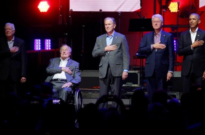 Cinq anciens présidents US et Trump en vidéo à un concert caritatif
