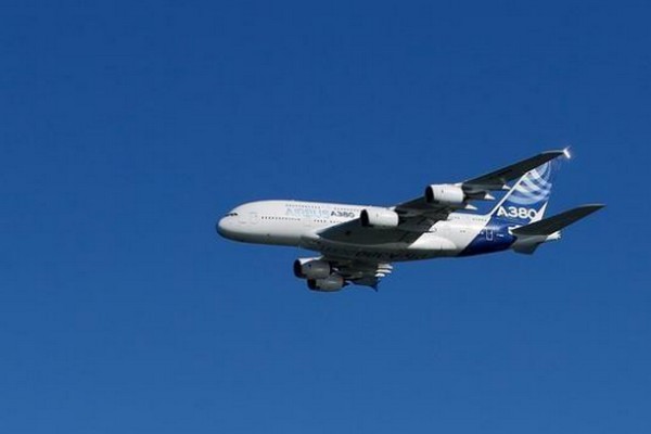 Emirates relance l'A380 avec une commande vitale de 16 milliards de dollars