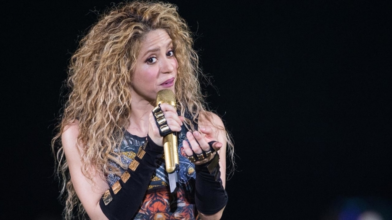 Oui, Shakira a utilisé un symbole nazi dans la promotion de sa tournée