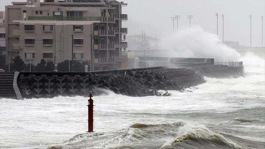 Un puissant typhon frappe le sud du Japon