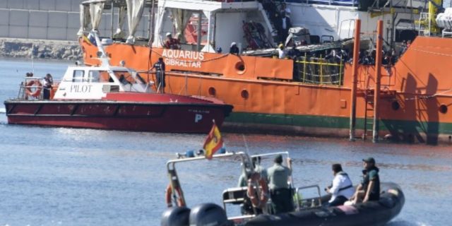 Maroc: des centaines de migrants secourus par la marine