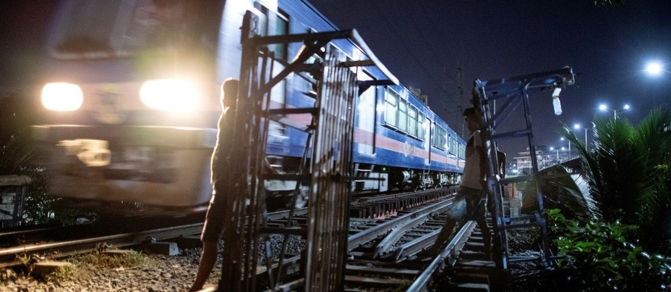 Sur les rails de Manille, on joue au chat et à la souris avec la mort Sur les rails de Manille, on joue au chat et à la souris avec la mort