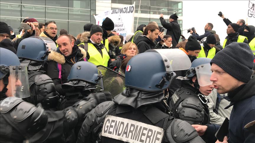 France/Gilets Jaunes: le mouvement est le "fait d’agitateurs" (Porte-parole du gouvernement)
