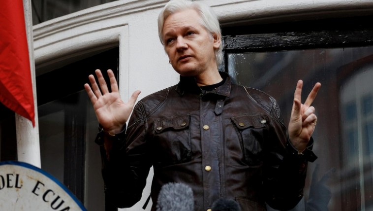 Suède: Le parquet demande un mandat d'arrêt contre Assange