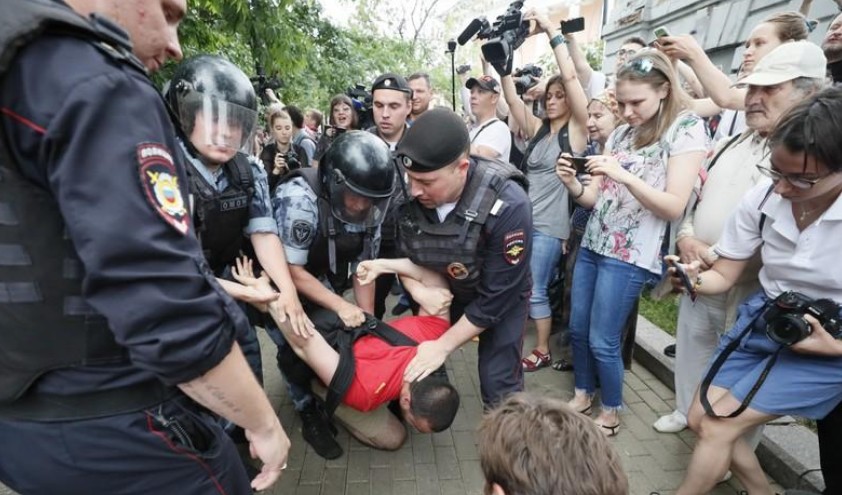Plus de 500 manifestants interpellés à Moscou, Navalny brièvement détenu