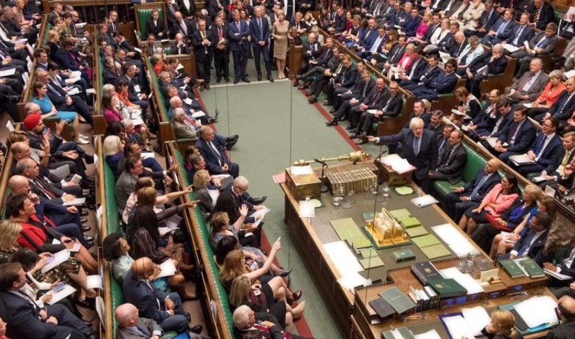 Le Parlement britannique votera lundi sur des élections anticipées
