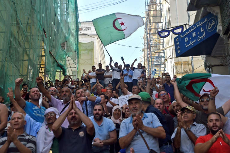 Des Algériens dans la rue contre une loi sur les hydrocarbures