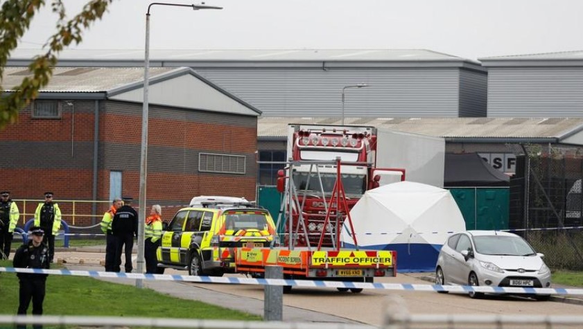Grande Bretagne: La police annonce la découverte de 39 corps dans un conteneur