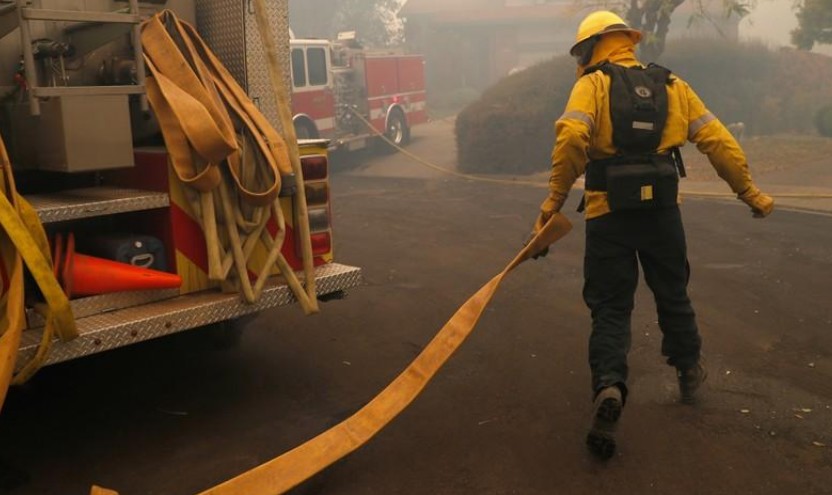 Incendies en Californie: Les pompiers perdent du terrain, 180.000 personnes évacuées