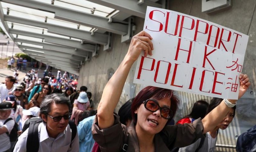 Des centaines de manifestants pro-chinois se rassemblent à Hong Kong