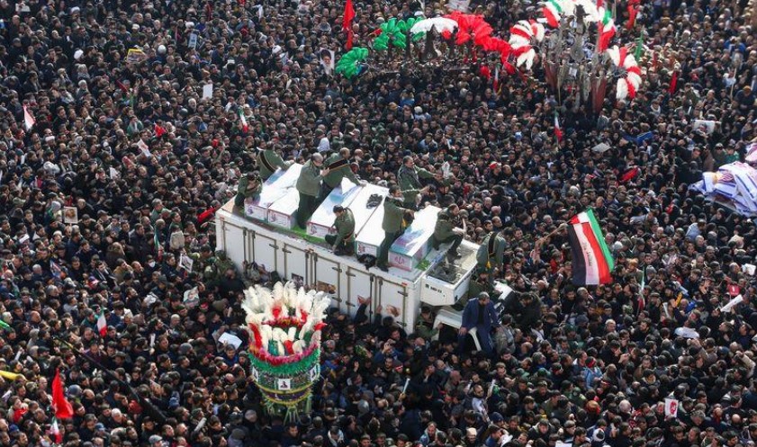 Une foule immense rend hommage au général Soleimani à Téhéran