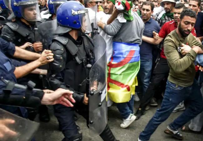 Algérie : la répression du "Hirak" se poursuit depuis la présidentielle (HRW)