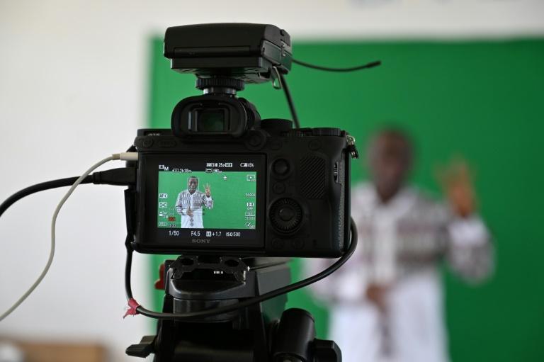 Coronavirus en Afrique: la télévision comme tableau noir pour élèves et étudiants