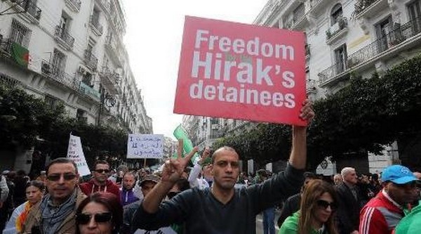 Genève: Sit-in d'Algériens pour dénoncer les arrestations arbitraires et la répression dans leur pays