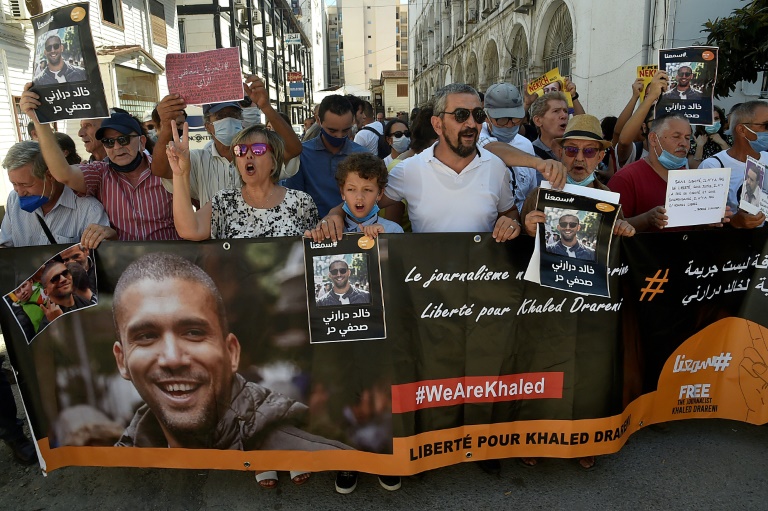 Algérie: lourde condamnation pour le journaliste Khaled Drareni qui reste en détention