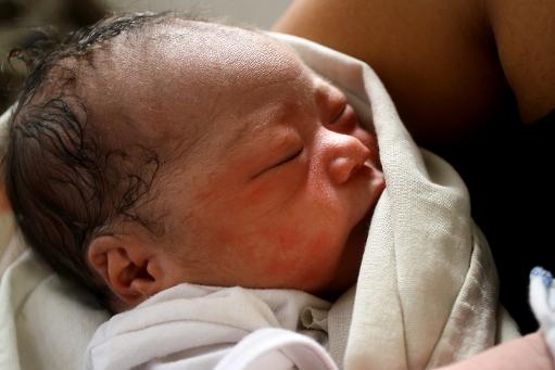 Philippines: au milieu des décombres, une naissance miraculeuse