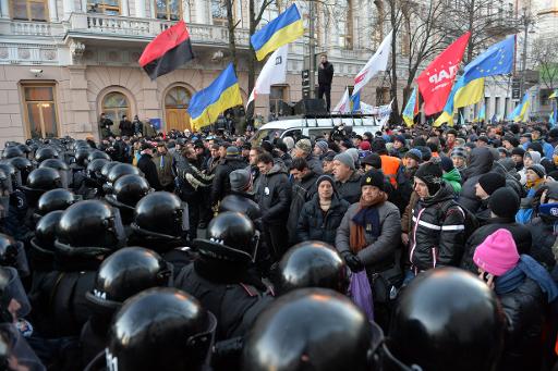 Ukraine: des milliers de manifestants devant le Parlement à Kiev