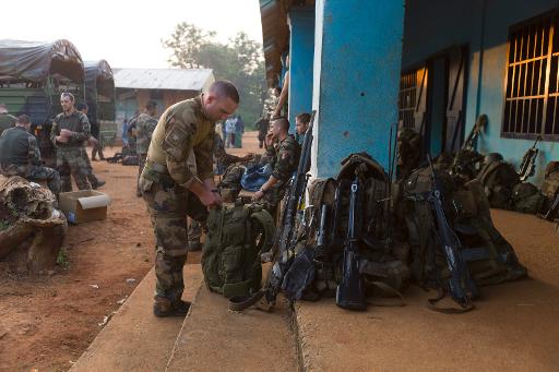 Centrafrique: deux soldats français tués, Hollande attendu à Bangui