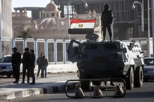 Egypte: un policier tué et deux blessés par balles devant une église du Caire