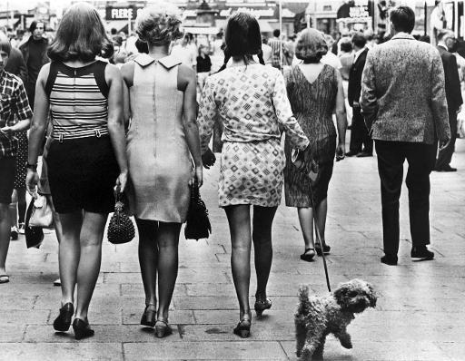 La mini-jupe, scandaleuse des sixties, devenue un basique