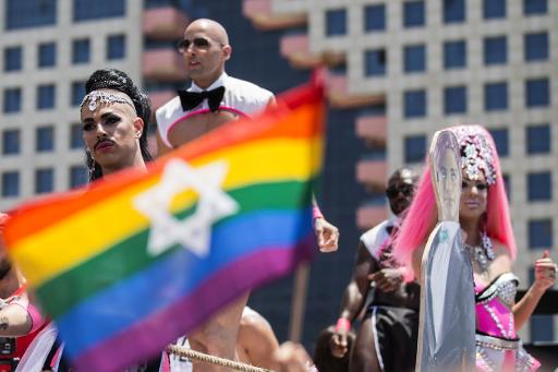 Israël: des milliers de personnes défilent à la Gay Pride de Tel Aviv