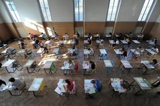 Les collégiens passent le brevet, un examen peut-être en sursis