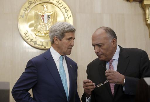 Le secrétaire d'Etat américain John Kerry s'entretient avec son homologue égyptien Sameh Shukri