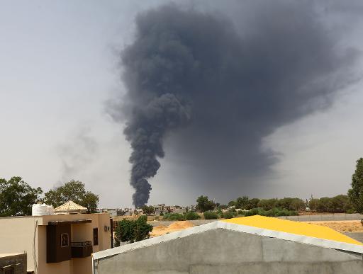 Libye: un immense réservoir de carburant ravagé par le feu menace Tripoli