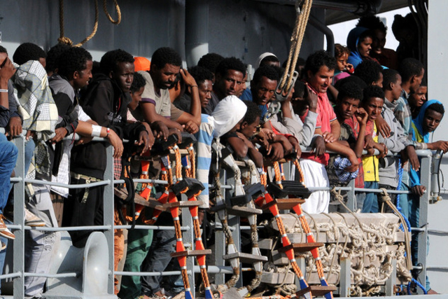 Italie: 12 immigrés récupérés morts, plus de 800 sauvés