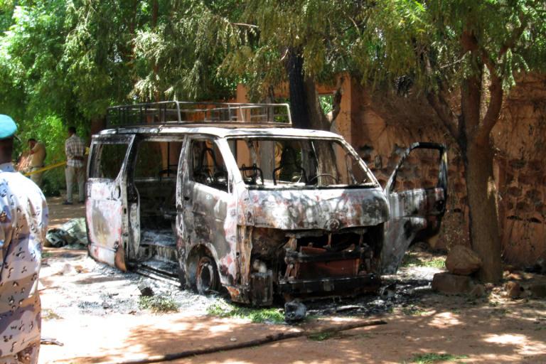 Hôtel attaqué au Mali: l'enquête s'oriente vers un groupe allié à Ansar Dine
