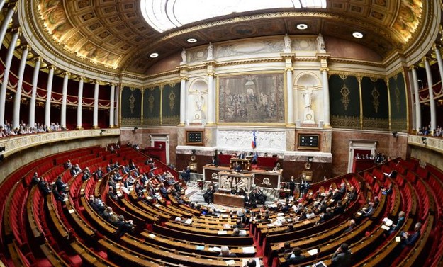 Syrie: débat au Parlement après l'annonce de frappes françaises