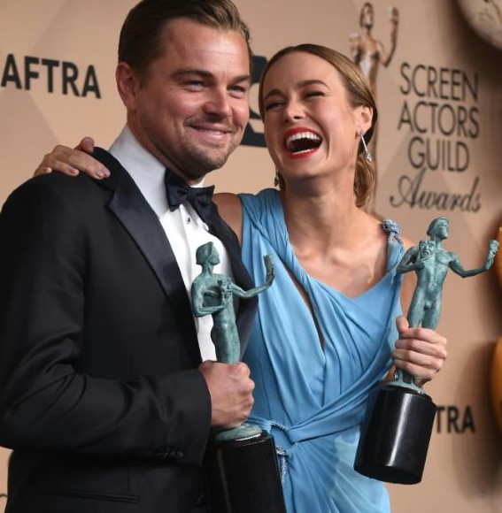 Leo DiCaprio, Brie Larson triomphent lors des SAG Awards marqués par la diversité