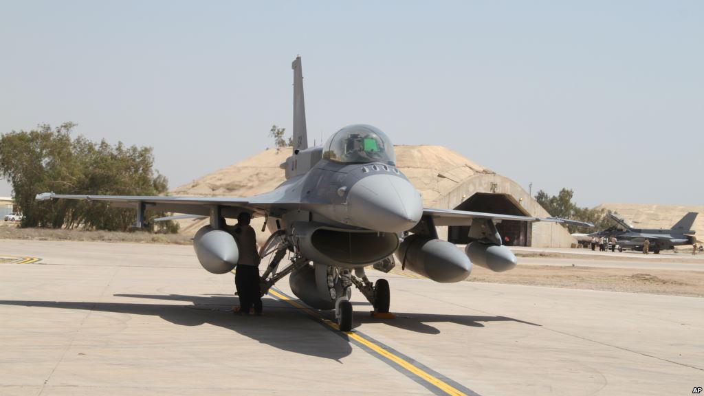 Un F-16 américain s'écrase au décollage en Afghanistan, le pilote est sauf