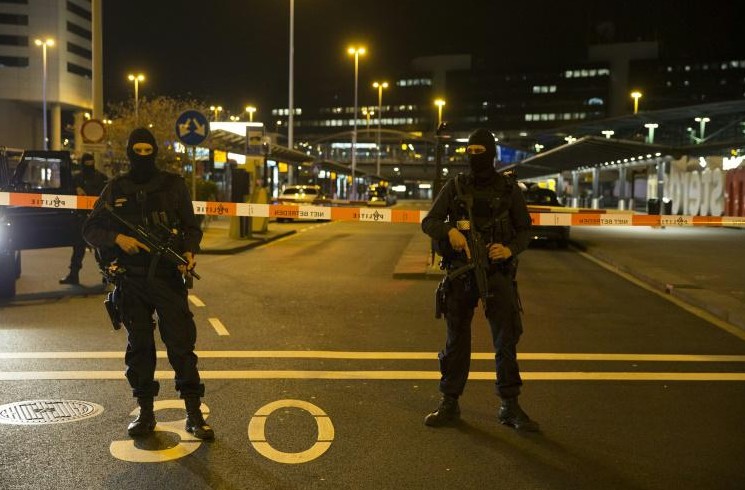 L'aéroport d'Amsterdam-Schiphol partiellement évacué, un homme arrêté