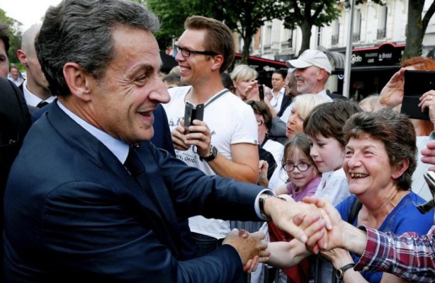 Primaire à droite: Sarkozy, le vrai-faux candidat déjà en campagne