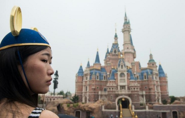 Mickey chez Marx et Confucius: le 1er Disneyland de Chine ouvre ses portes