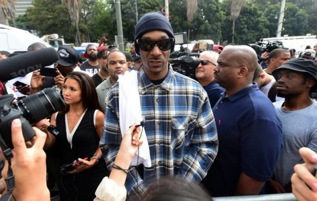 Etats-Unis: le rappeur Snoop Dogg défile pour un "dialogue" avec la police