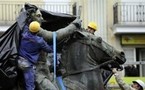 Espagne: la dernière statue équestre de Franco retirée