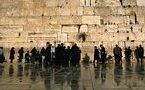 Jérusalem : des dizaines de milliers de fidèles juifs au mur des Lamentations