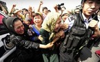 Des milliers de Hans dans les rues d'Urumqi pour se venger des Ouïghours