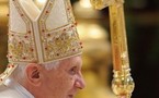 Benoît XVI: même "couvert d'insultes" le Christ "n'insultait pas"