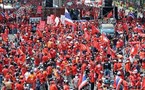Thaïlande: les "chemises rouges" à la rencontre des touristes de Bangkok