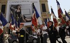 Polémique "Hors-la-loi": plus d'un millier de manifestants à Cannes