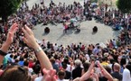 Le long de l'ancien Mur de Berlin, on s'adonne au karaoke en plein air