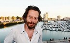 Mathieu Amalric part en "Tournée" avec des effeuilleuses felliniennes