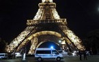 France : évacuation de la Tour Eiffel à la suite d'une alerte à la bombe