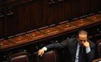 Italie: Berlusconi remet en jeu son mandat avec un discours conciliateur