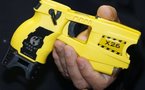 Un homme décède après deux tirs de pistolet à impulsion électrique lors d'une intervention policière