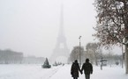 France: les transports paralysés en région parisienne par la neige