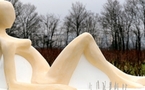 Une statue géante de femme nue déclenche une levée de boucliers en Touraine